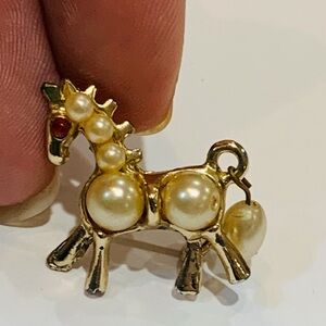 Vintage Pearl gold colored horse pin brooch